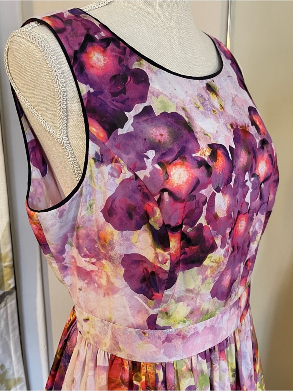 Liz Claiborne Purple Pink Floral Fit and Flare Midi Dress with Black-Trim Hem - Picture 4 of 10